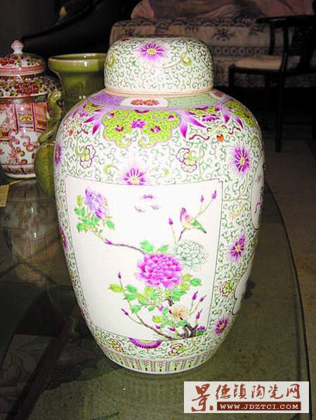 粉彩開光燈籠蓋罐